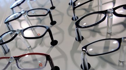 Des lunettes photographiées chez un opticien de Wattignies (Nord), le 16 décembre 2013. (PHILIPPE HUGUEN / AFP)