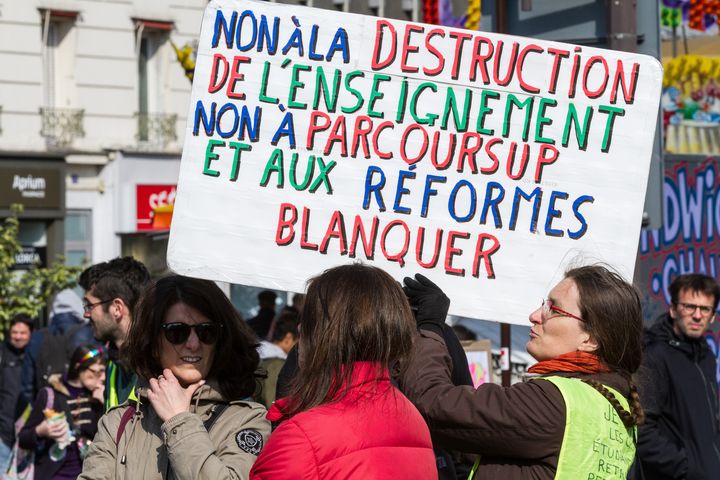 L'enseignante, militante syndicale&nbsp;et "gilet jaune" mise en cause, ici lors de la manifestation des "gilets jaunes" du 13 avril 2019 dans la capitale. (AMAURY CORNU / HANS LUCAS / AFP)