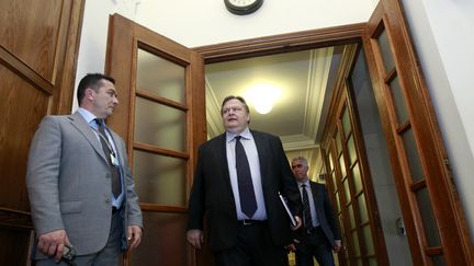 Le ministre grec des Finances, Evangelos Venizelos, &agrave; son arriv&eacute;e au Parlement &agrave; Ath&egrave;nes le 8 mars 2012. (JOHN KOLESIDIS / REUTERS)