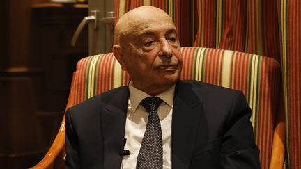 Le président du Parlement libyen, Aguila Saleh, lors d'un entretien avec l'AFP à Nicosie (Chypre), le 28 décembre 2019.&nbsp; (CHRISTINA ASSI / AFP)