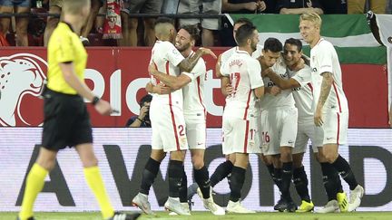 La joie des joueurs du FC Séville (CRISTINA QUICLER / AFP)