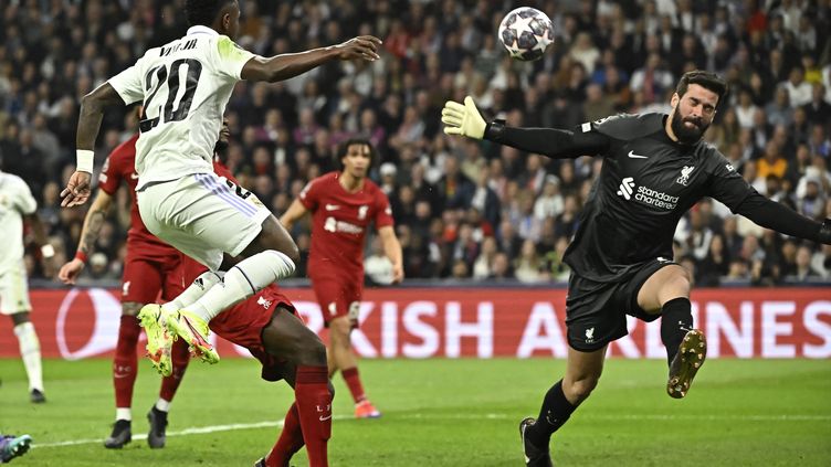 Alisson Becker against Real Madrid in the Champions League Round of 16 second leg on Wednesday March 15 at the Santiago Bernabéu.  (JAVIER SORIANO / AFP)