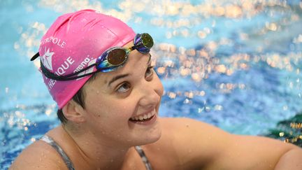 La nageuse M&eacute;lanie H&eacute;nique lors du 50 m des Championnats de France de natation &agrave; Limoges (Haute-Vienne), le 3 avril 2015. (STEPHANE KEMPINAIRE / AFP)