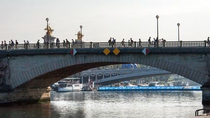 Le Seine dans le centre de Paris, le 17 août 2023. (BRUNO LEVESQUE / MAXPPP)