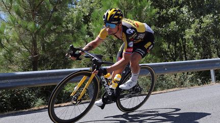 Le Slovène&nbsp;Primoz Roglic à l'attaque, lors de la 15e étape le 29 août 2021 sur le Tour d'Espagne. (MANUEL BRUQUE / MAXPPP)