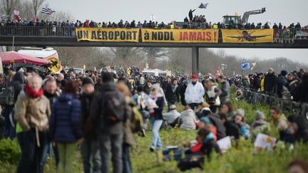 Des&nbsp;opposants au projet d'aéroport de Notre-Dame-des-Landes, le 27 février 2016, au&nbsp;Temple-de-Bretagne près de Nantes (Loire-Atlantique). (JEAN-SEBASTIEN EVRARD / AFP)