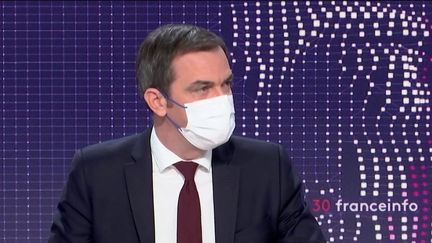 Le ministre de la Santé Olivier Véran invité du 8h30 de franceinfo, mercredi 12 janvier 2022.&nbsp; (CAPTURE ECRAN / FRANCEINFO)