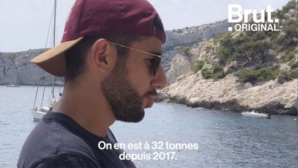 Ils en ont marre de nettoyer derrière les pollueurs. Alors dans la calanque de Sugiton à Marseille, entre deux ramassages, les bénévoles de l'association Clean My Calanques éduquent les visiteurs...