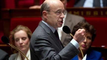 Le ministre des Affaires étrangères répond aux questions d'actualité à l'Assemblée nationale, le 8 mars 2011. (AFP - Martin Bureau)