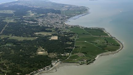 Le pyromane en s&eacute;rie pr&eacute;sum&eacute; a &eacute;t&eacute; interpell&eacute;, apr&egrave;s une enqu&ecirc;te qui a mobilis&eacute; chaque nuit sur l'&icirc;le de R&eacute; une trentaine de gendarmes. (FREDERIC HEDELIN / ONLY FRANCE)