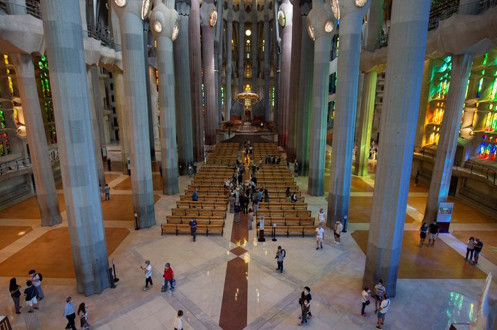 Intérieur de la Sagrada Familia pendant la réouverture le 4 juin 2020. (JOSEP LAGO / AFP)