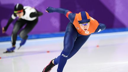 La Néerlandaise Antoinette de Jong lors&nbsp;d'un 3000 mètres en patinage de vitesse aux Jeux olympiques d'hiver à Gangneung en Corée du Sud, le 10 février 2018. (RAMIL SITDIKOV / SPUTNIK / AFP)