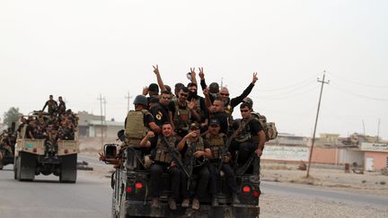 Des militaires irakiens dans la banlieue de Mossoul, le 1er novembre 2016. (CHINE NOUVELLE / SIPA)