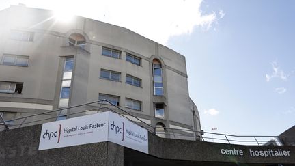 L'hôpital Louis-Pasteur à Cherbourg (Manche), le 31 mai 2022. (SAMEER AL-DOUMY / AFP)