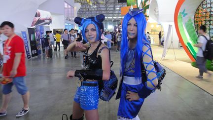 &nbsp; (Les jumelles Lili et Lina, fans de Cosplay © Radio France / Delphine Sureau)