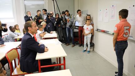 Emmanuel Macron, lors de la rentrée dans un collège de Laval (Mayenne), le 3 septembre 2018.&nbsp; (LUDOVIC MARIN / AFP)