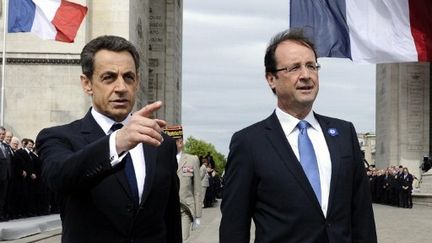 Sarkozy et Hollande se tiendront une dernière fois côte-à-côte en tant que présidents sur le perron de l'Elysée (AFP - Lionel Bonaventure)