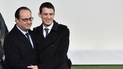 François Hollande et Manuel Valls lors de l'ouverture de la COP21 au Bourget (Seine-Saint-Denis), le 30 novembre 2015. (LOIC VENANCE / AFP)