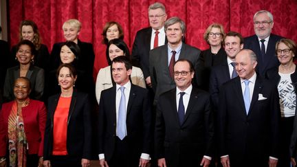 &nbsp; (La photo de famille du gouvernement lors du conseil des ministres de rentrée le 5 janvier 2016 © MaxPPP)