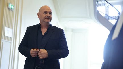 L'animateur Sébastien Cauet, à Paris, le 18 mars 2024. (THOMAS SAMSON / AFP)