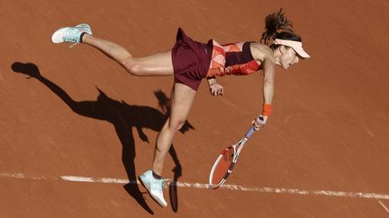 Alizé Cornet aura tenté sa chance mais cela n'aura pas suffi. A l'image du tennis français, la Niçoise est renversée par Camila Giorgi, le 28 mai 2023. (JEAN CATUFFE / AFP)