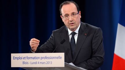 Le chef de l'Etat, Fran&ccedil;ois Hollande, lors de son discours sur la formation professionnelle, &agrave; Blois (Loir-et-Cher), le 4 mars 2013.&nbsp; (ALAIN JOCARD / AFP)