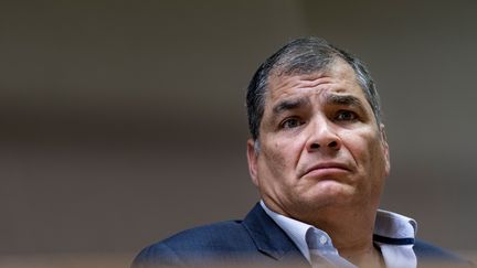 L'ancien président équatorien&nbsp;Rafael Correa, le 9 octobre 2019, lors d'une conférence de presse à Bruxelles. (KENZO TRIBOUILLARD / AFP)