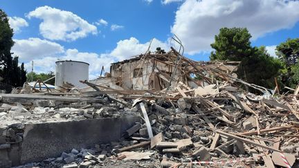 Une centaine de maisons ont été endommagées à Hod Hasharon en Israël lors de l'attaque iranienne, le 2 octobre 2024. (WILLY MOREAU / RADIO FRANCE)