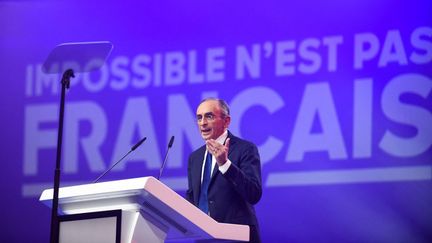 Eric Zemmour, à Lille, le 5 février 2022. (JULIEN DE ROSA / AFP)