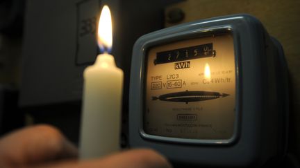 Les tarifs r&eacute;glement&eacute;s de l'&eacute;lectricit&eacute; augmenteront de 5% pour les particuliers en ao&ucirc;t 2013. (ANNE-CHRISTINE POUJOULAT / AFP)