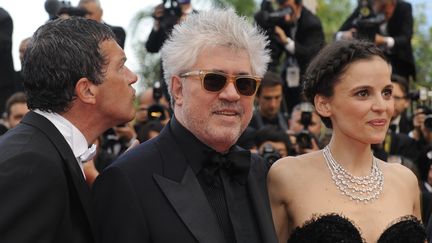 Le cinéaste espagnol Pedro Almodovar lors de son dernier passage sur le tapis rouge du festival de Cannes, le 19 mai 2011. (ANNE-CHRISTINE POUJOULAT / AFP)