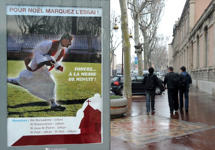 Campagne publicitaire pour la messe de Noël, à Narbonne - décembre 2010 (REMY GABALDA / AFP)