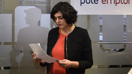 La ministre du Travail, Myriam El Khomri, mercredi 24 février 2016, dans un centre&nbsp;Pôle emploi de Saint-Ouen. (DOMINIQUE FAGET / AFP)