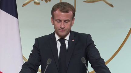 En 2021, Emmanuel Macron avait présenté ses excuses aux harkis au nom de la France. (FRANCEINFO)