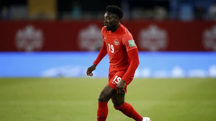 Le Canadien Alphonso Davies le 2 septembre 2021 lors d'un match de qualifications à la Coupe du monde face au Honduras. (VAUGHN RIDLEY / GETTY IMAGES NORTH AMERICA)