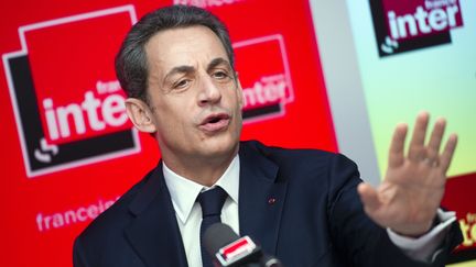 Nicolas Sarkozy dans les studios de France Inter, &agrave; Paris, le 17 avril 2012. (LIONEL BONAVENTURE / AFP)