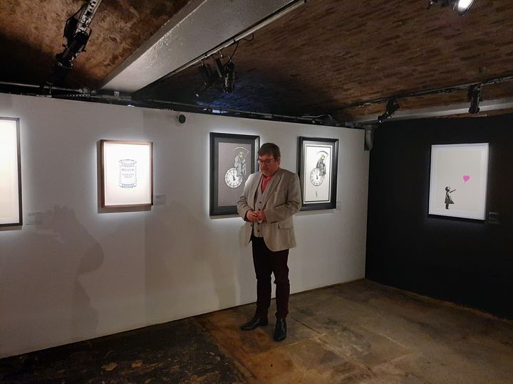 Sean Sweeney, l’organisateur de l'exposition "L'Art de Banksy" à Londres, le 1er juin 2021. (RICHARD PLACE / RADIO FRANCE)