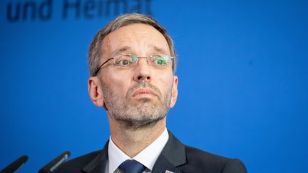 L'ancien ministre de l'Intérieur autrichien, Herbert Kickl, lors d'une conférence de presse à Berlin (Allemagne), le 4 septembre 2018. (KAY NIETFELD / DPA / AFP)