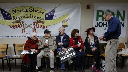 Des sympathisants républicains, le 5 novembre 2022 à Glendale&nbsp;(Wisconsin). (CHIP SOMODEVILLA / GETTY IMAGES NORTH AMERICA / AFP)