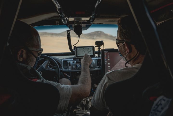 A bord d'une voiture de l'organisation, lors des reconnaissances du Dakar 2021