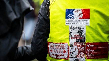 "Gilet jaune" à Paris, en janvier 2021. (XOSE BOUZAS / HANS LUCAS VIA AFP)