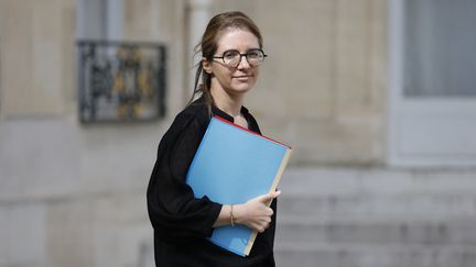 La ministre des Solidarités et des Familles, Aurore Bergé, le 30 août 2023 à l'Elysée, à Paris. (LUDOVIC MARIN / AFP)