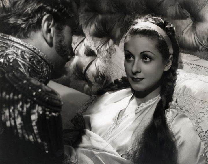 Danielle Darrieux et  John Loder dans "Katia" (1938) de Maurice Tourneur. 
 (COLLECTION CHRISTOPHEL)