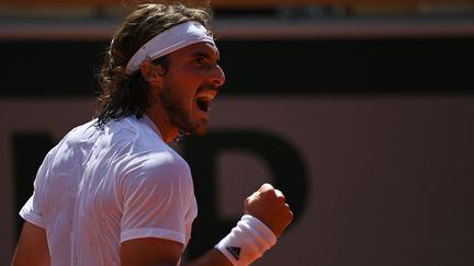 La rage de vaincre de Stefanos Tsitsipas lors de sa demi-finale contre Alexander Zverev, le 11 juin (ANNE-CHRISTINE POUJOULAT / AFP)