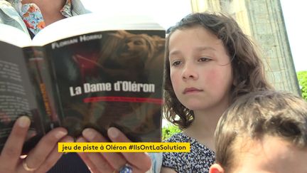 Sorti le 21 avril, le livre "La Dame d'Oléron" fait grand bruit. Et pour cause : son auteur, Florian Horru, a dissimulé des indices entre les pages pour trouver un véritable trésor d'une valeur de 2500 euros ! Mais pour l'obtenir, il va falloir se creuser les méninges, et visiter les lieux oloronais présents dans le livre...