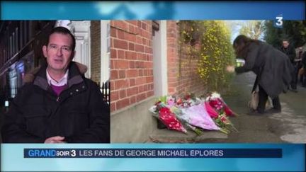 Alban Mikoczy en direct&nbsp; de Londres, où les fans déposent des fleurs devant le domicile de George Michael (FRANCE 3)