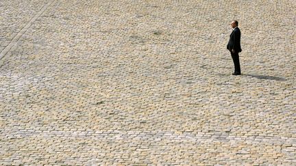 Jacques Chirac en 2004, lors d'une cérémonie aux Invalides, à Paris. (PATRICK KOVARIK / AFP)