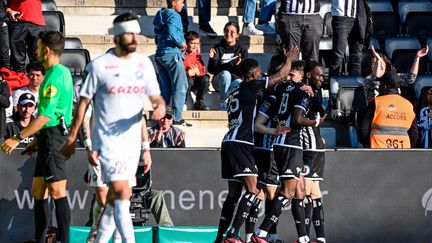 La joie des Angevins après leur victoire contre Lille, le 8 avril 2023. (DAMIEN MEYER / AFP)