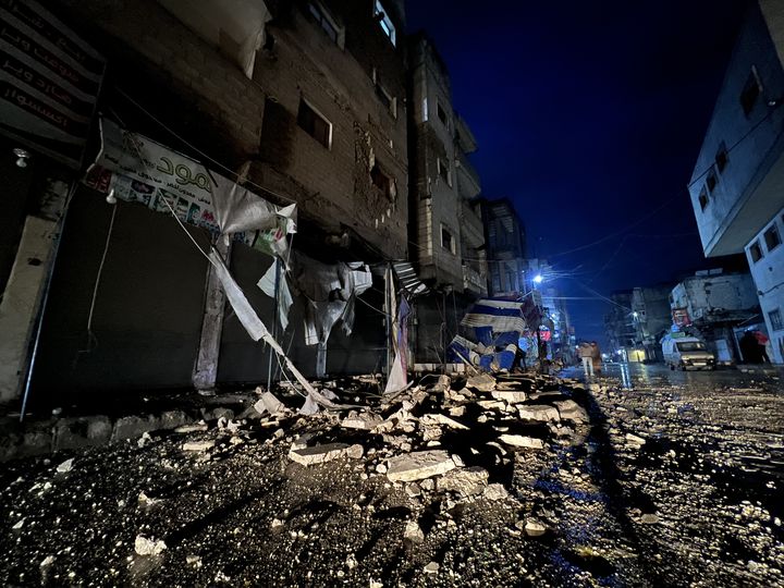 Des bâtiments effondrés à Alep en Syrie, lundi 6 février 2023. (MUSTAFA BATHIS / ANADOLU AGENCY / AFP)