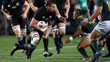 Liam Squire charge les Springboks (MICHAEL BRADLEY / AFP)